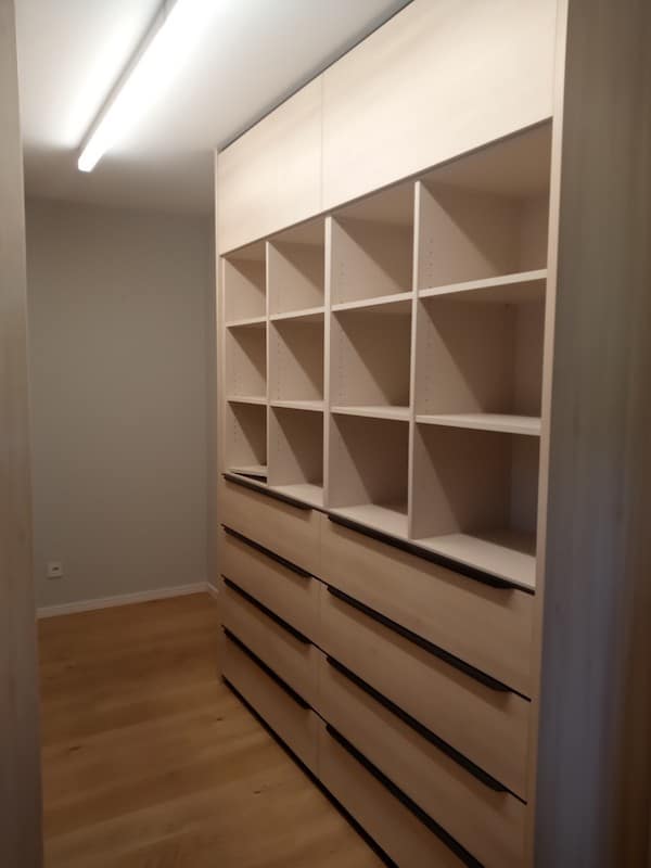 Begehbarer Kleiderschrank