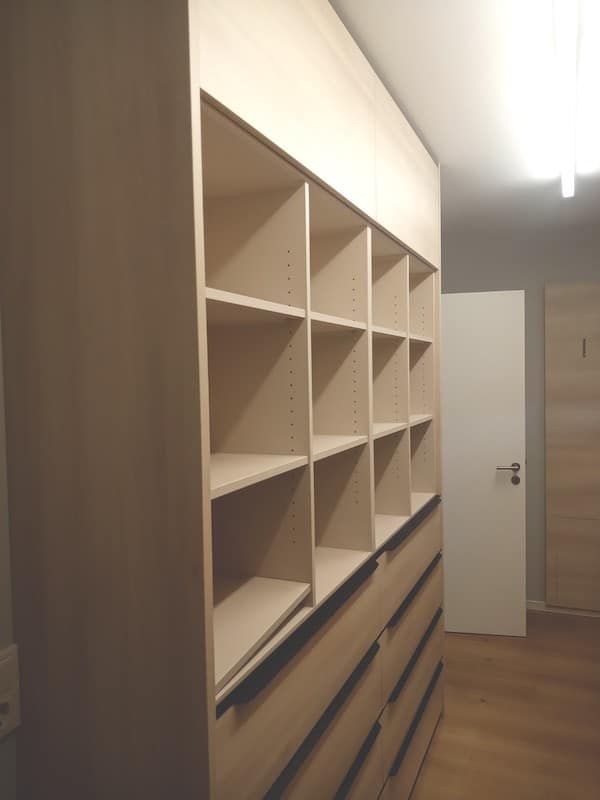 Begehbarer Kleiderschrank